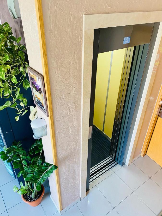 Hostal L'Anfora Denia Bagian luar foto