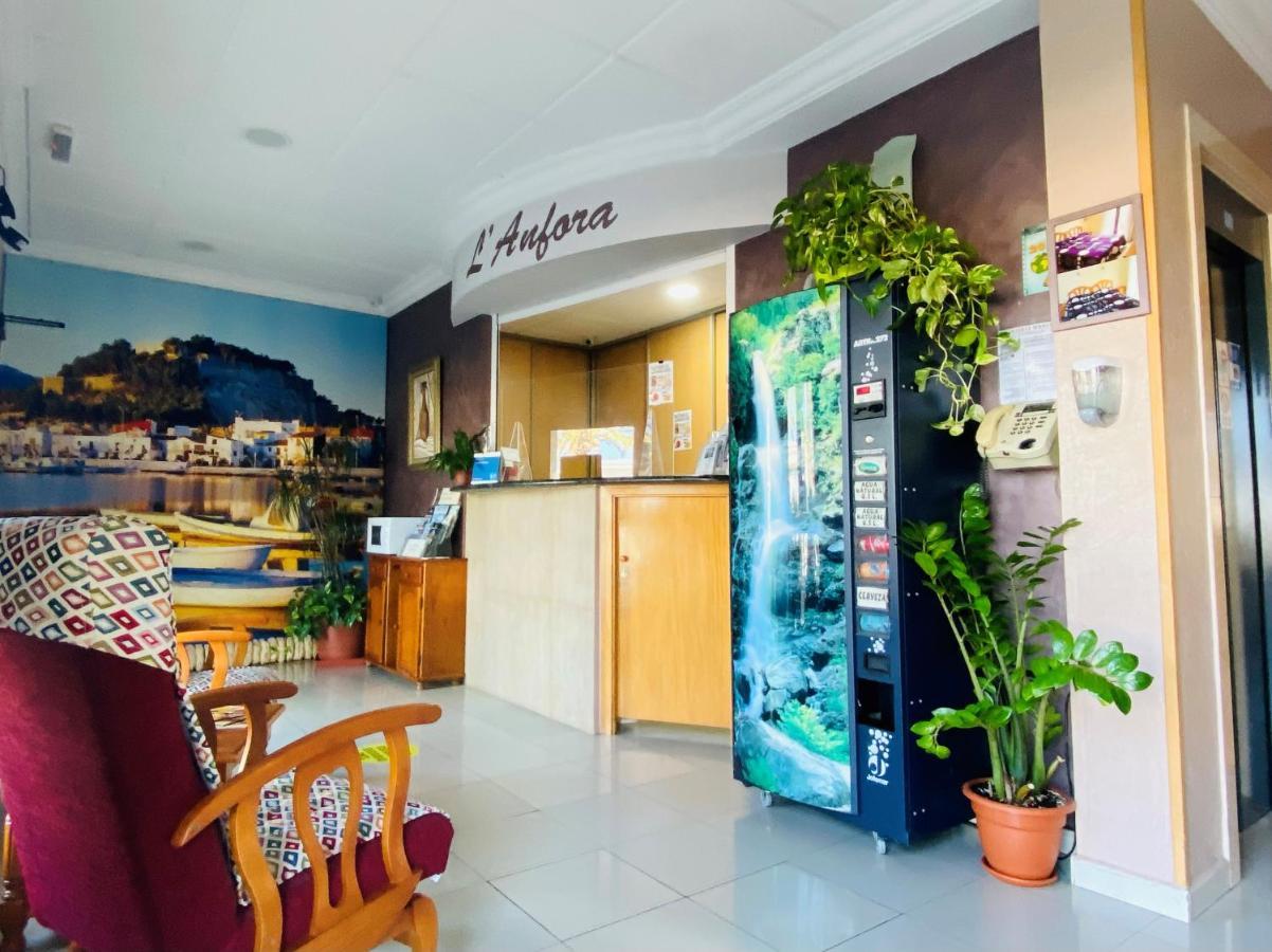 Hostal L'Anfora Denia Bagian luar foto