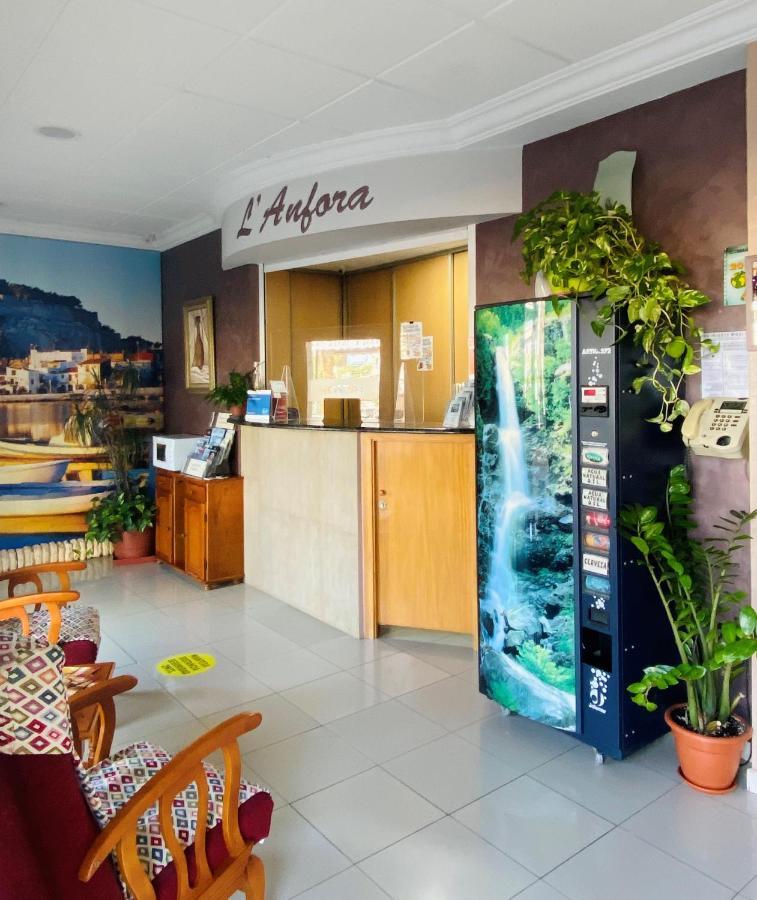 Hostal L'Anfora Denia Bagian luar foto