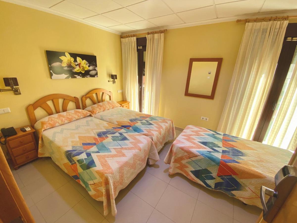 Hostal L'Anfora Denia Bagian luar foto