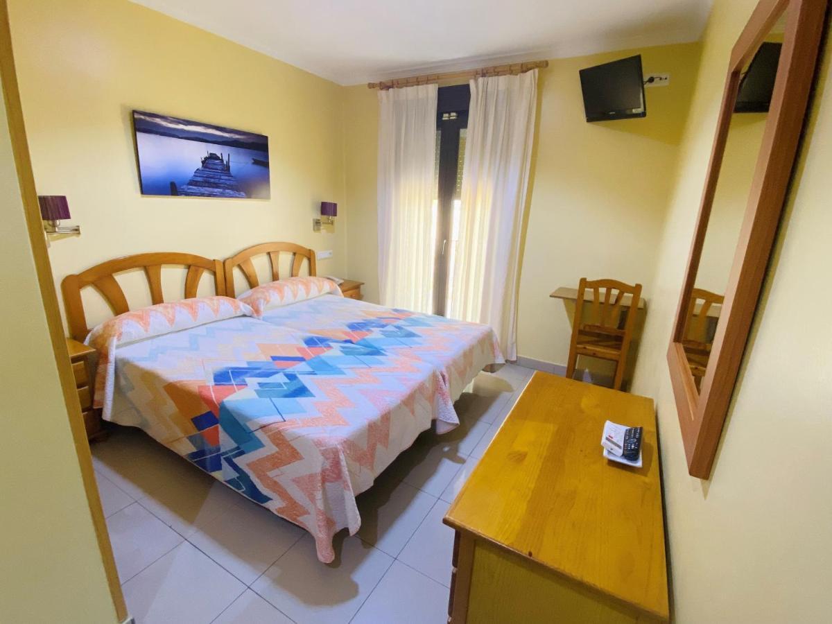 Hostal L'Anfora Denia Bagian luar foto