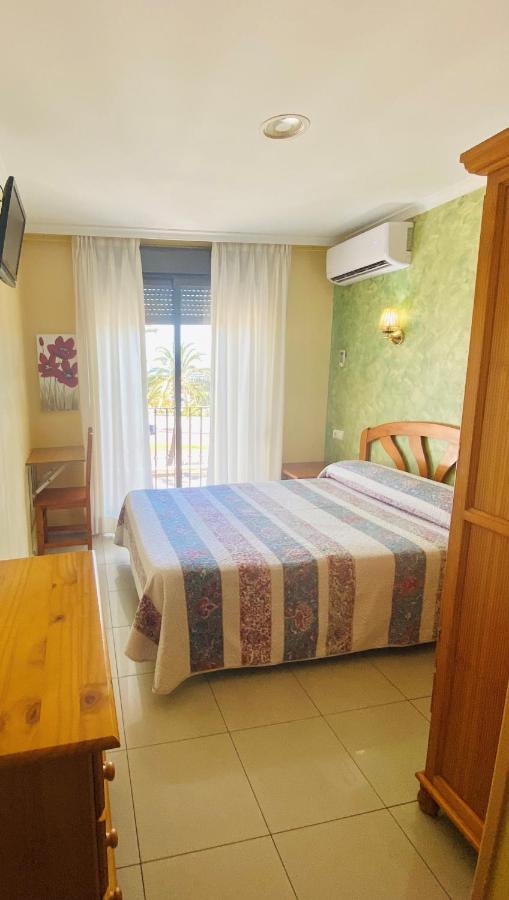 Hostal L'Anfora Denia Bagian luar foto