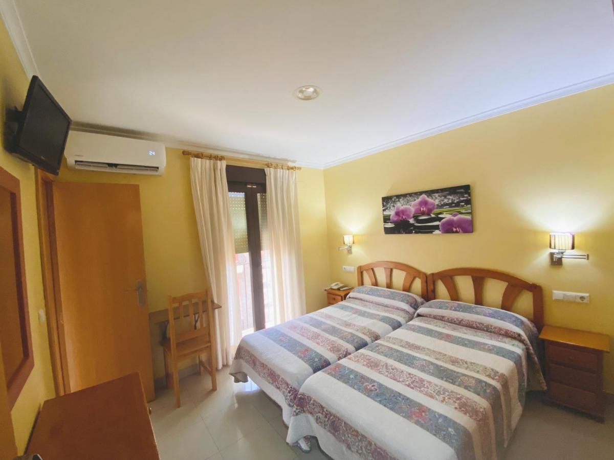Hostal L'Anfora Denia Bagian luar foto