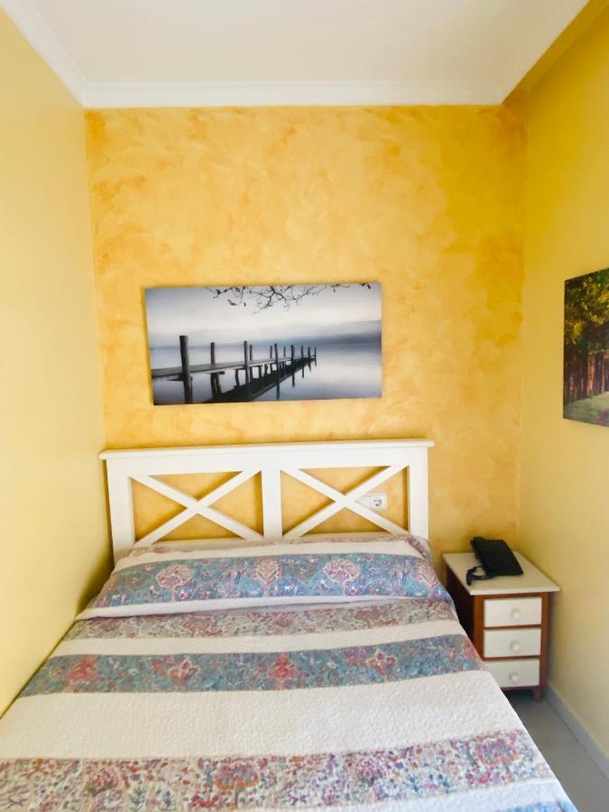 Hostal L'Anfora Denia Bagian luar foto