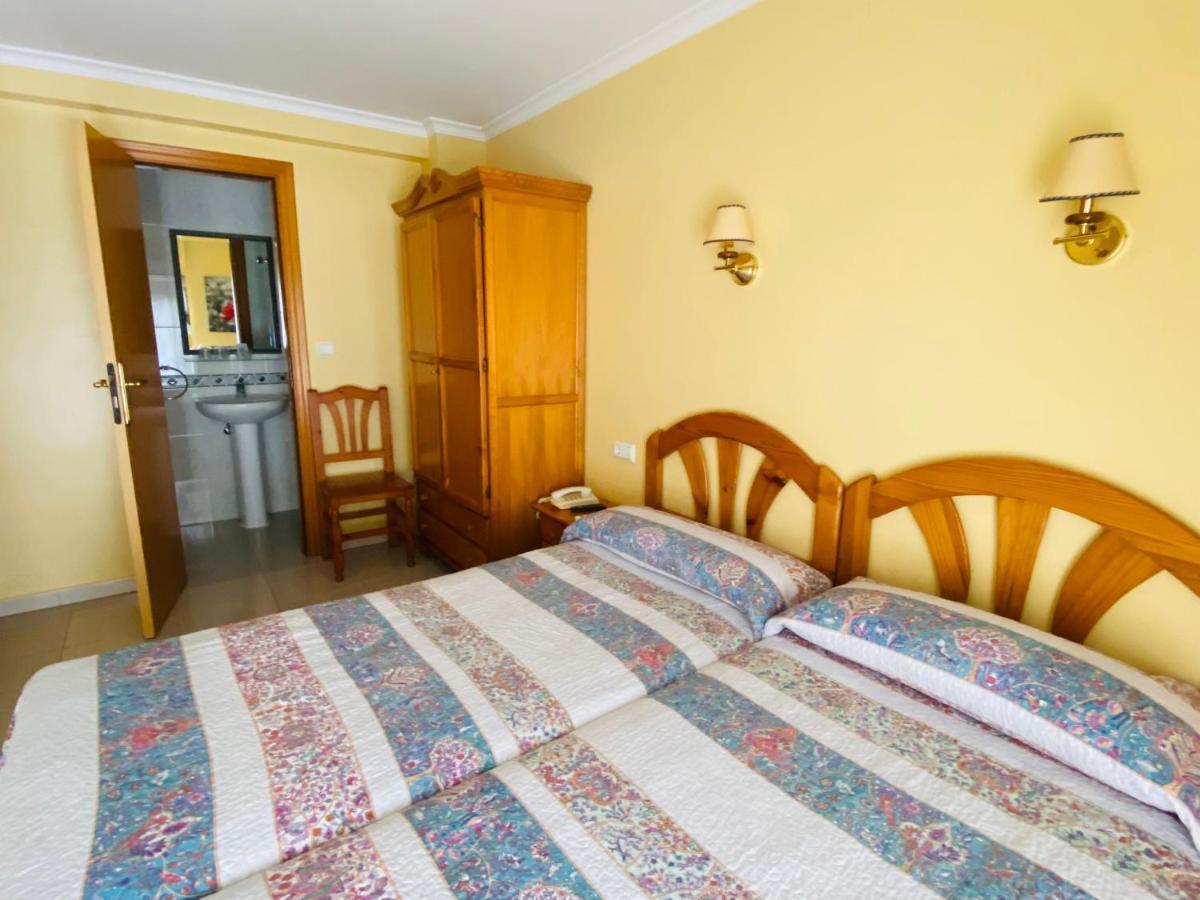 Hostal L'Anfora Denia Bagian luar foto