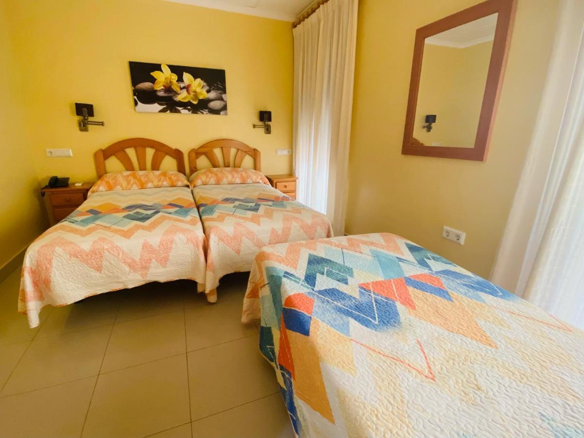 Hostal L'Anfora Denia Bagian luar foto